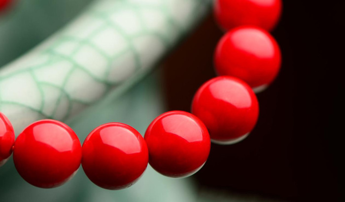 戴红砂好还是紫金砂好【朱砂好还是紫金砂好怎么样区别】