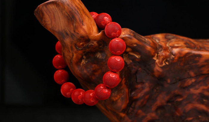 戴红砂好还是紫金砂好【朱砂好还是紫金砂好怎么样区别】