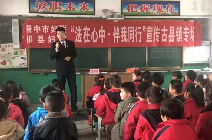 青春与法同行作文【与法同行作文800字高中生】