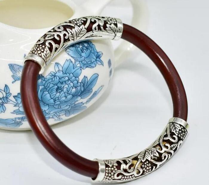 鸡血藤手镯啥样的好【鸡血藤手镯千万不能入手】