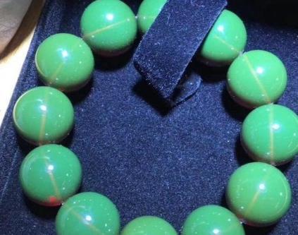 血红茶珀和血珀哪个贵【血珀与金珀哪个贵】