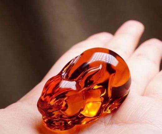 血红茶珀和血珀哪个贵【血珀与金珀哪个贵】