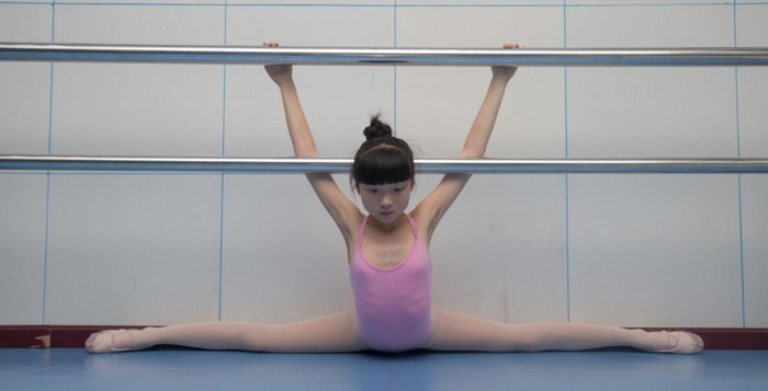 女儿乱跳舞发圈幽默句子【跳舞发圈的说说】