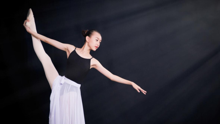 女儿乱跳舞发圈幽默句子【跳舞发圈的说说】