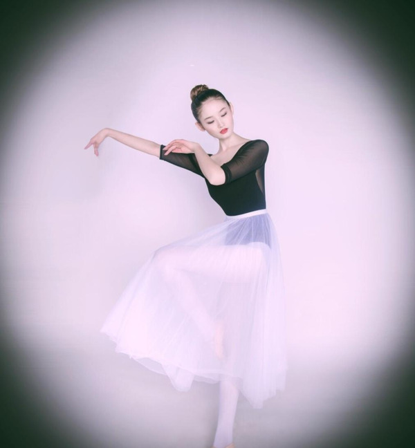 女儿乱跳舞发圈幽默句子【跳舞发圈的说说】