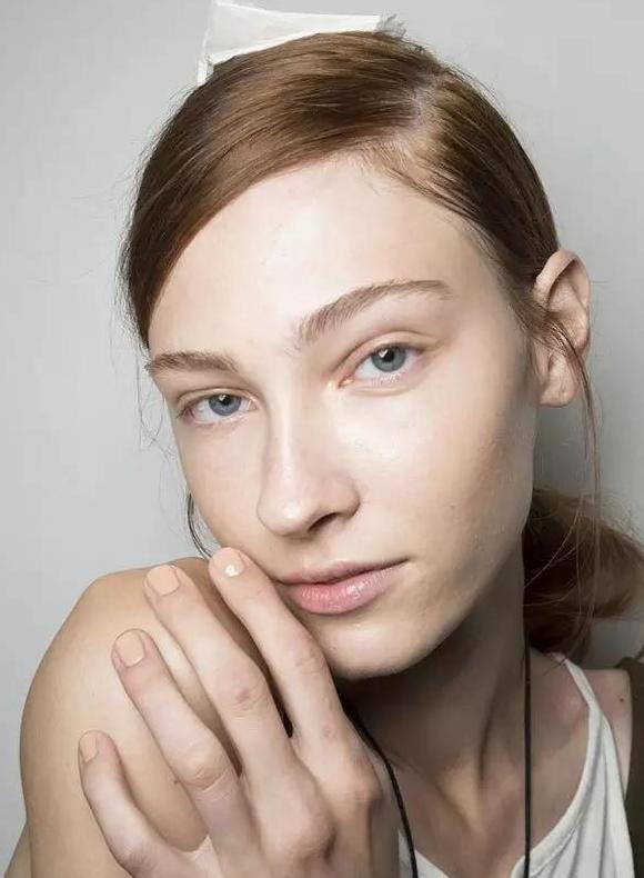 米黄色怎么调出来比例【米黄色怎么调出来的颜色美甲】