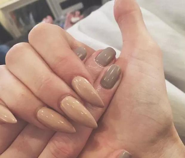 米黄色怎么调出来比例【米黄色怎么调出来的颜色美甲】