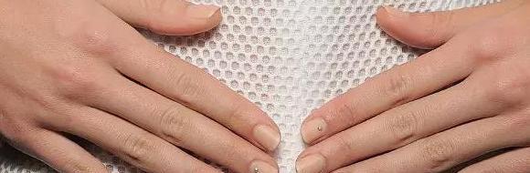 米黄色怎么调出来比例【米黄色怎么调出来的颜色美甲】