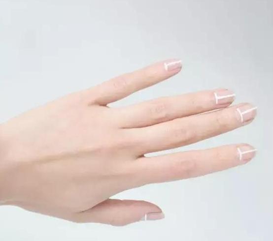 米黄色怎么调出来比例【米黄色怎么调出来的颜色美甲】