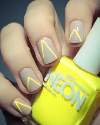 米黄色怎么调出来比例【米黄色怎么调出来的颜色美甲】