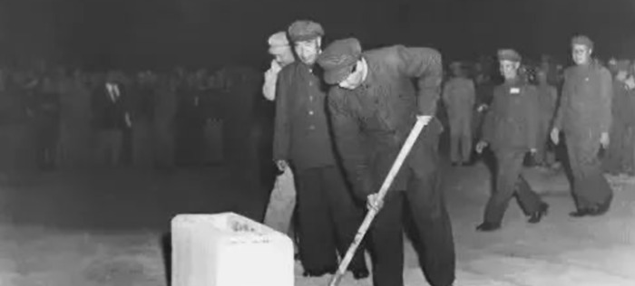 美国纪念碑谷国家公园【人民英雄纪念碑是把剑美国纪念碑】