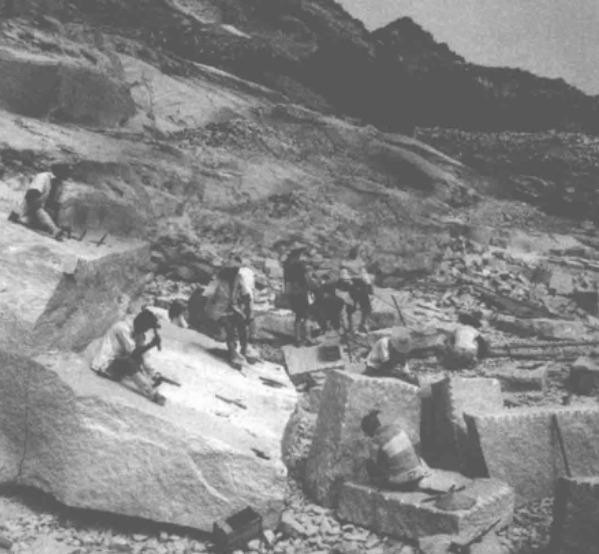 美国纪念碑谷国家公园【人民英雄纪念碑是把剑美国纪念碑】