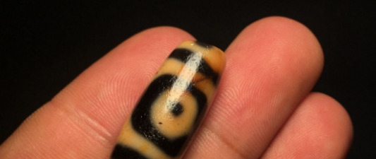 西藏三眼天珠的寓意与作用【三眼天珠代表什么】