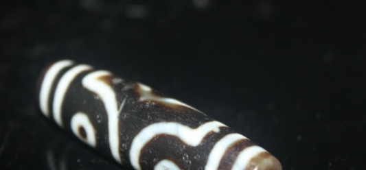 西藏三眼天珠的寓意与作用【三眼天珠代表什么】