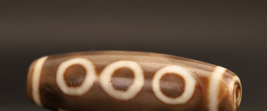 西藏三眼天珠的寓意与作用【三眼天珠代表什么】