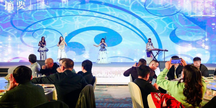 年会现场布置图简单【年会布置现场图片】