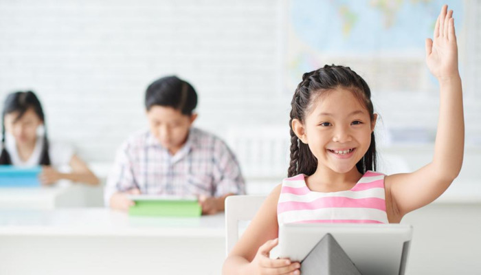 一件新鲜事作文400字四年级上册【一件新鲜事作文400字四年级奶奶会上网】