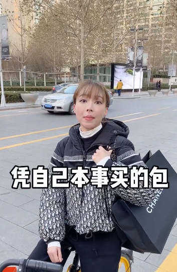 北京朝阳田田小阿姨是干嘛的【北京网红田田小阿姨拍摄闺蜜样子】