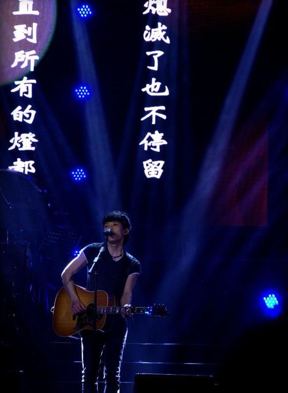 成都歌词完整版把悲伤留给自己【成都歌词完整版视频】