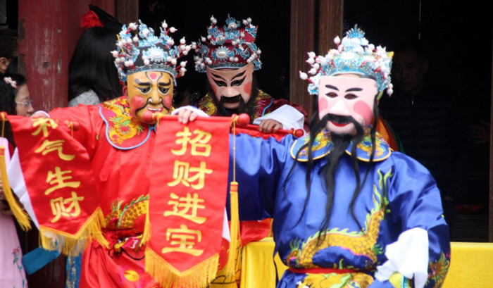 本命年穿的红色内衣内裤要家人给买吗【本命年红色内衣内裤应该谁送】