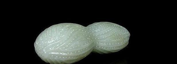 佩戴花生吊坠的寓意【翡翠花生吊坠的寓意】