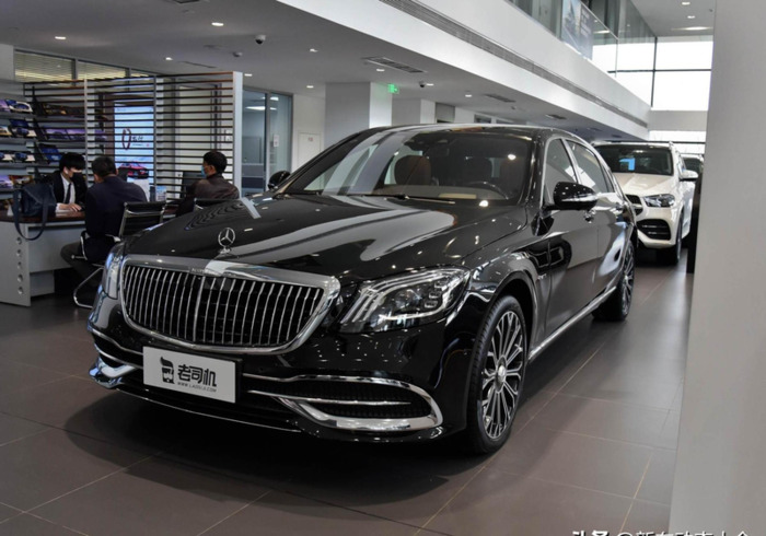 迈巴赫标志的奔驰是哪款【迈巴赫标识牌】