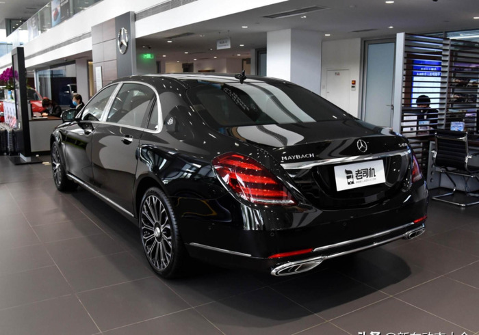 迈巴赫标志的奔驰是哪款【迈巴赫标识牌】