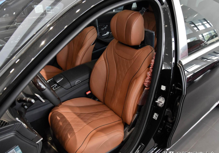 迈巴赫标志的奔驰是哪款【迈巴赫标识牌】