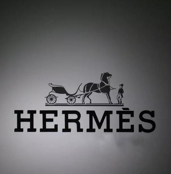 蔻驰的标志是什么样子的【蔻驰包包标志】