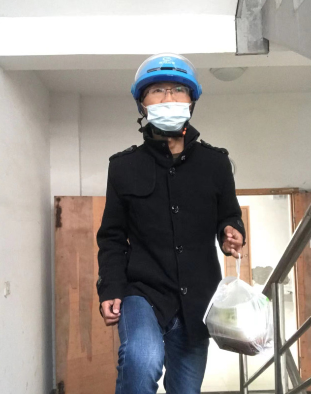 兼职送外卖一个月能挣多少钱【送快递一个月能挣多少钱】