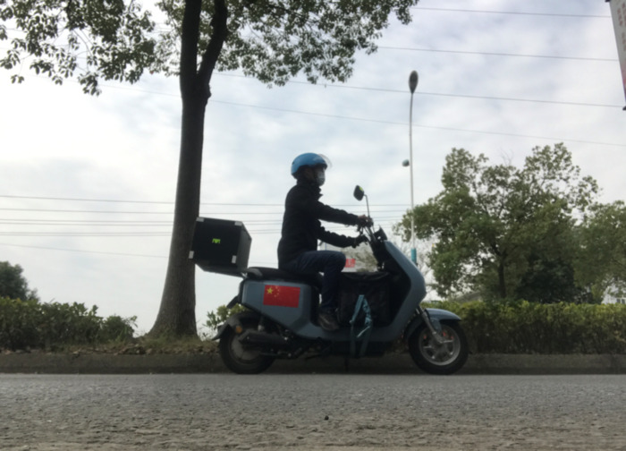 兼职送外卖一个月能挣多少钱【送快递一个月能挣多少钱】