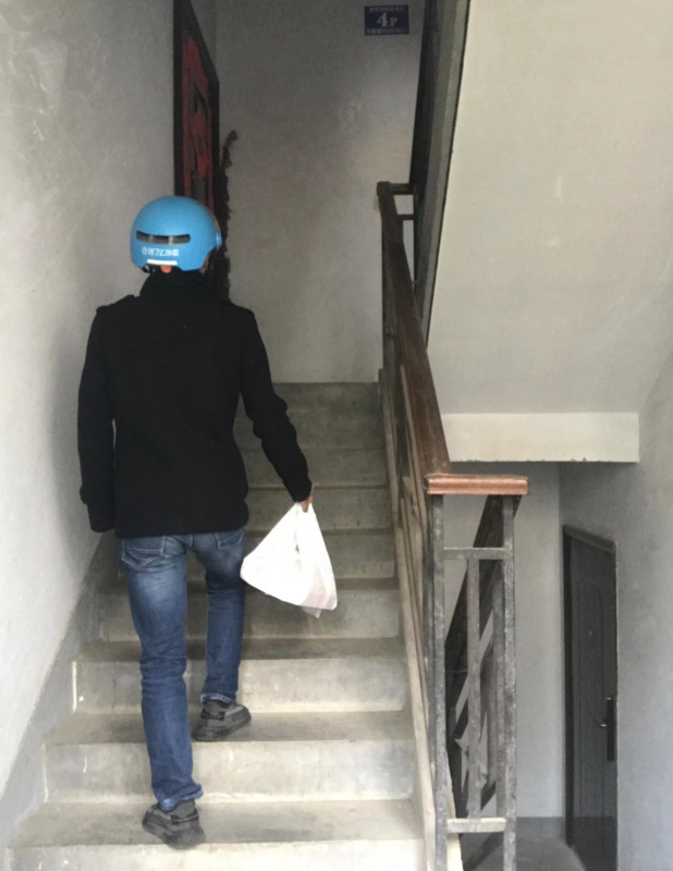 兼职送外卖一个月能挣多少钱【送快递一个月能挣多少钱】