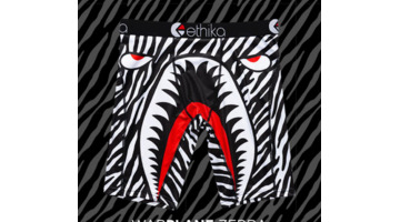 logo是鲨鱼张嘴的牌子的饼干【logo是鲨鱼张嘴的潮牌】