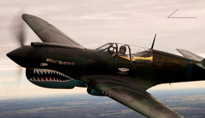 logo是鲨鱼张嘴的牌子的饼干【logo是鲨鱼张嘴的潮牌】