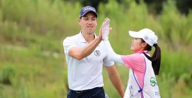 高尔夫球童要会打高尔夫吗【高尔夫俱乐部球童】