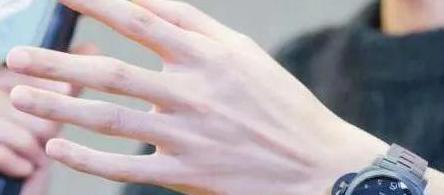 形容一个男人的手很好看的句子【对男人手的描写】