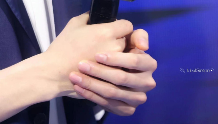 形容一个男人的手很好看的句子【对男人手的描写】