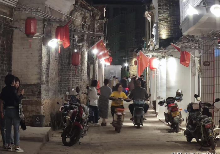 我把幸福告诉你作文400字写一件事【我把幸福告诉你作文400字六年级疫情】