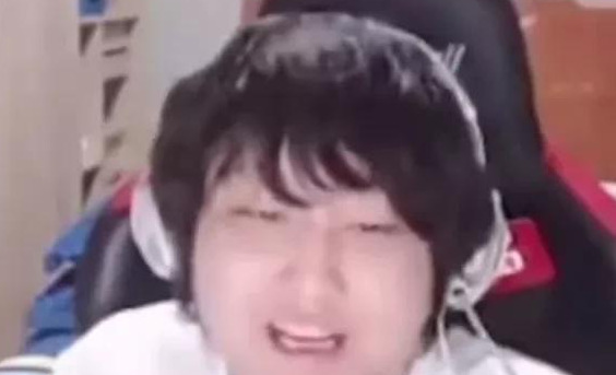 犹豫就会败北果断就会白给是什么梗和意思【犹豫就会败北果断就会白给正字写满大腿】