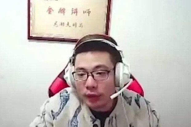 犹豫就会败北果断就会白给是什么梗和意思【犹豫就会败北果断就会白给正字写满大腿】