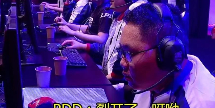 犹豫就会败北果断就会白给是什么梗和意思【犹豫就会败北果断就会白给正字写满大腿】