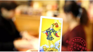 爱玩塔罗牌的女生【为什么女生喜欢用塔罗牌】