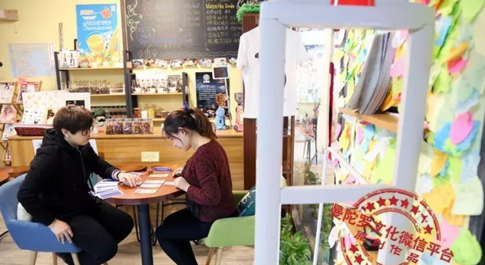 爱玩塔罗牌的女生【为什么女生喜欢用塔罗牌】