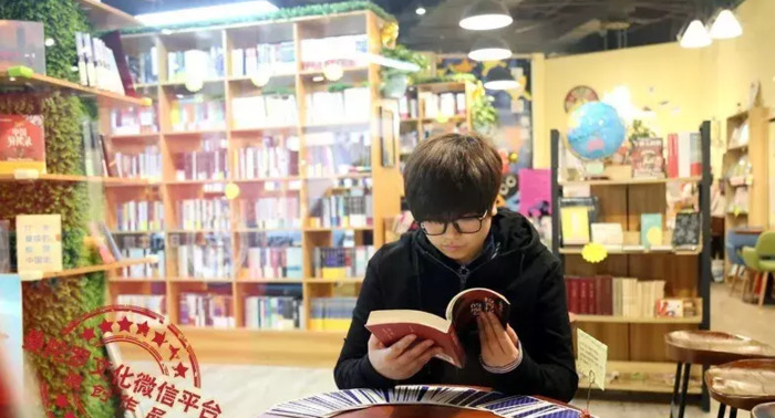 爱玩塔罗牌的女生【为什么女生喜欢用塔罗牌】