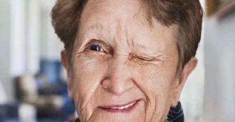 右眼下眼睑一直跳吉凶【左眼下眼睑跳动是什么预兆女】