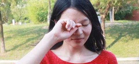 右眼下眼睑一直跳吉凶【左眼下眼睑跳动是什么预兆女】