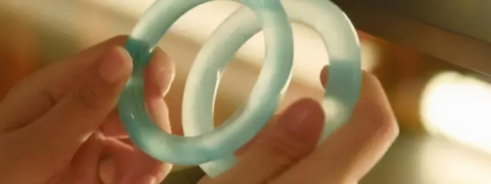 假玉镯对身体有哪些伤害【假玉镯是什么材料做的】