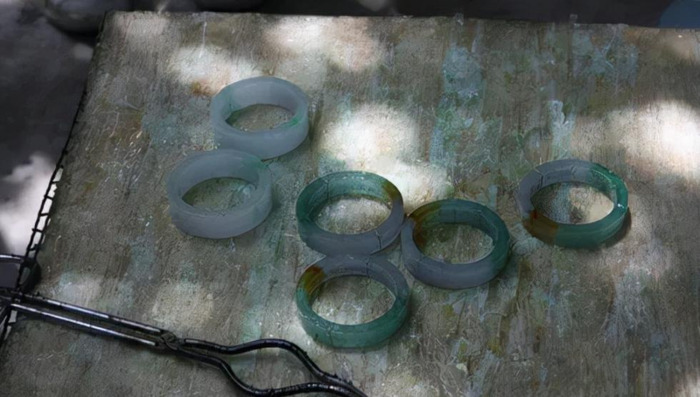 假玉镯对身体有哪些伤害【假玉镯是什么材料做的】