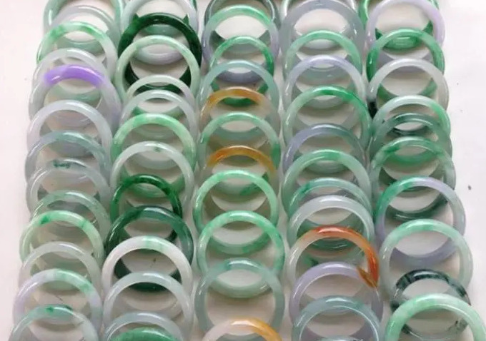 假玉镯对身体有哪些伤害【假玉镯是什么材料做的】