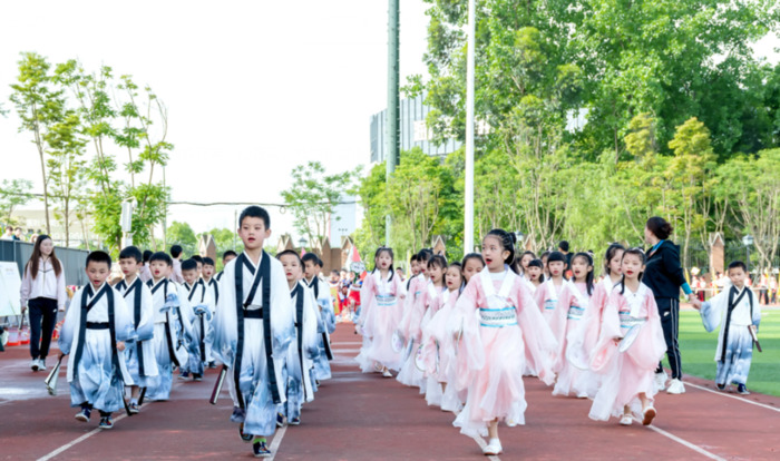 赞美孩子运动会的说说上海南京路附近有什么好玩的地【家长赞美孩子运动会的说说】